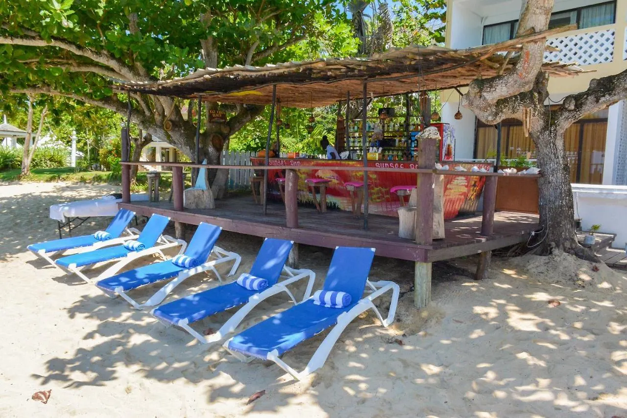 Kaz Kreol Beach Hotel Ocho Rios 3*,